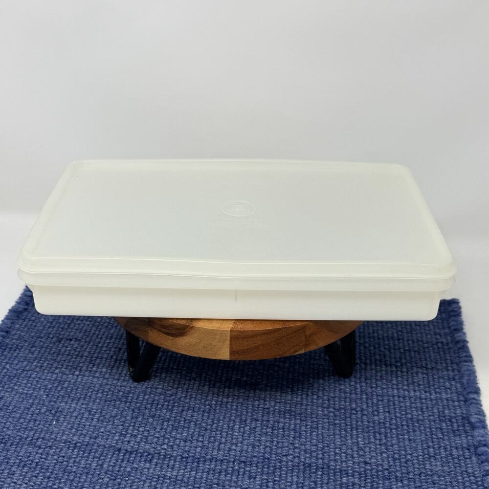 Tupperware #794 Deli Keeper Bacon Cheese Container 7" x 11" w/Lid #795 - Sheer